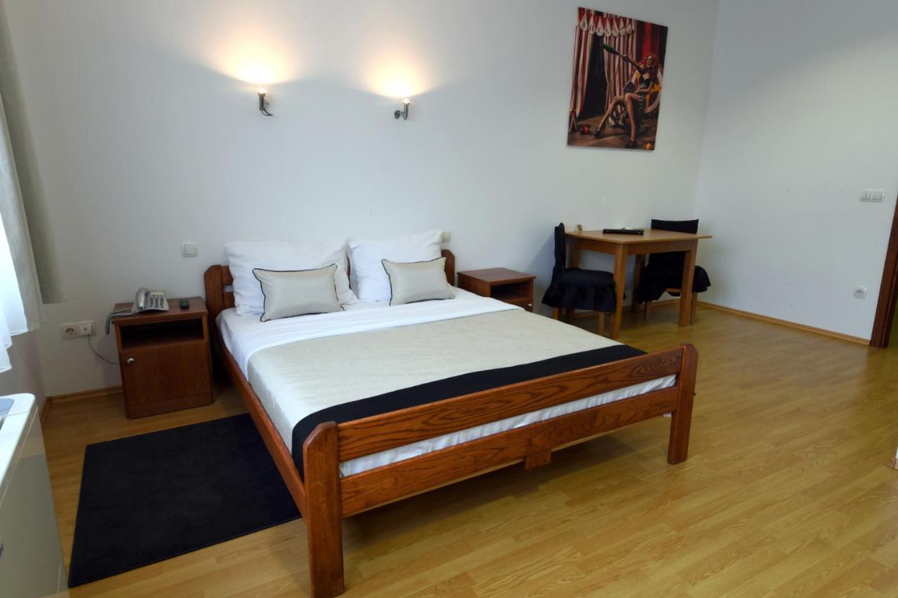 Apartments & Rooms Krizevci Bagian luar foto
